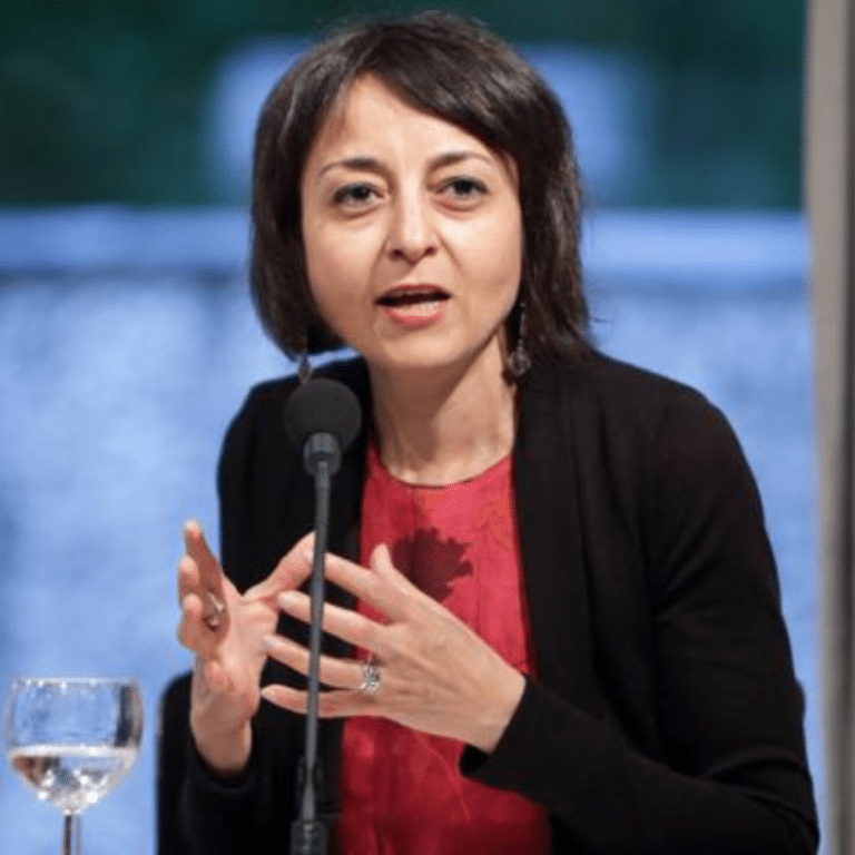 iman mersal lauréate du prix du livre sheikh zayed
