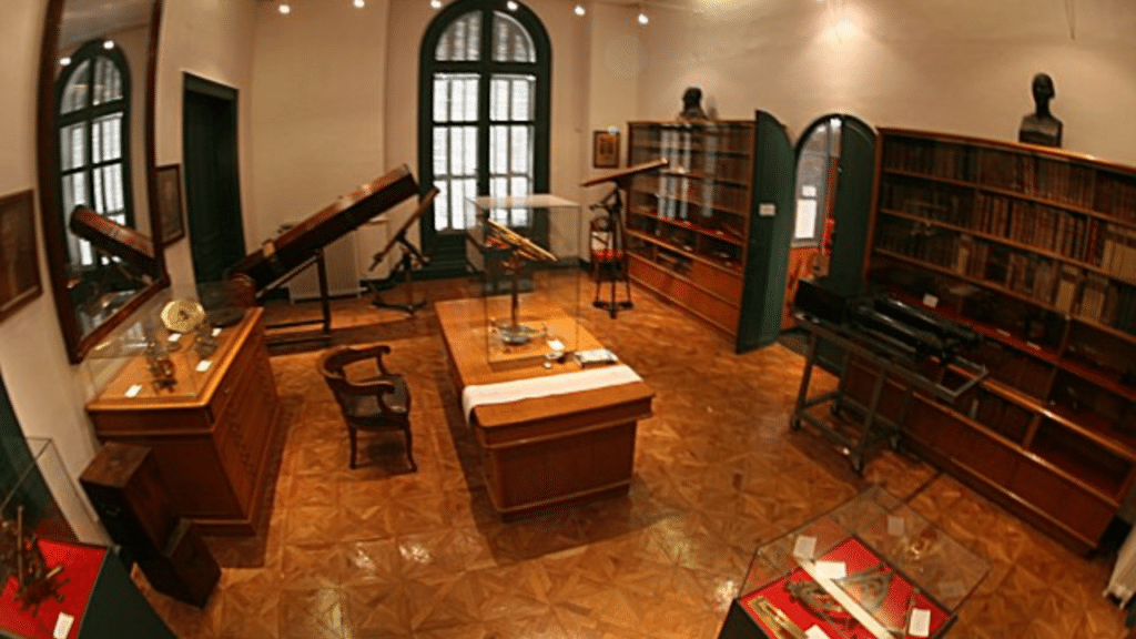 Musée astronomique anciennement situé dans la Maison des Astronomes.