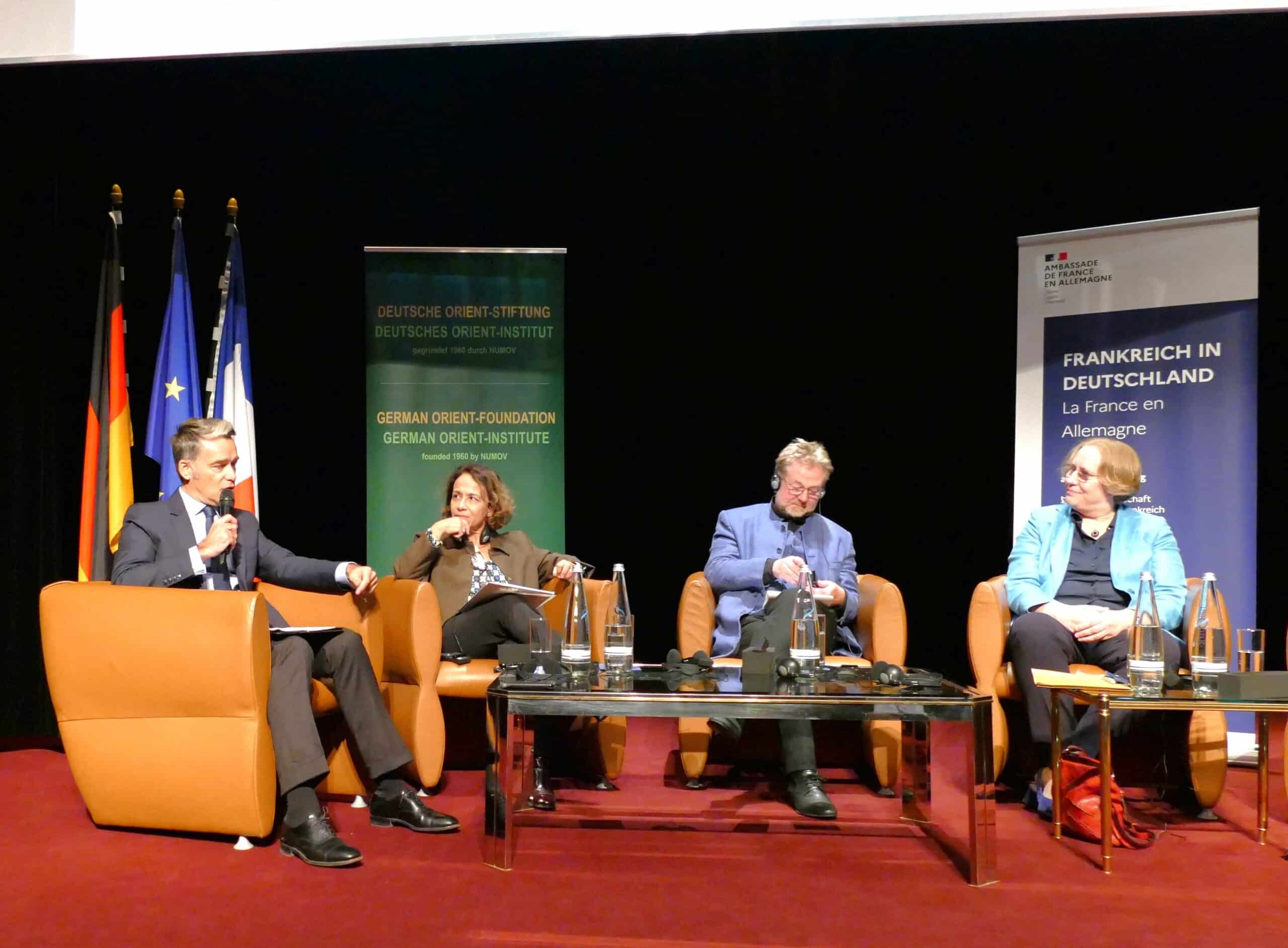 Karima Direche dans un panel au Forum franco-allemand à Berlin.