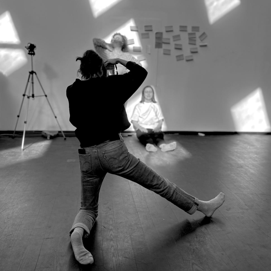 Le geste du photographe - "Entre Immobilité et frénésie au travail : ébauche d'une pensée en geste", Transitions sensibles, octobre 2025.